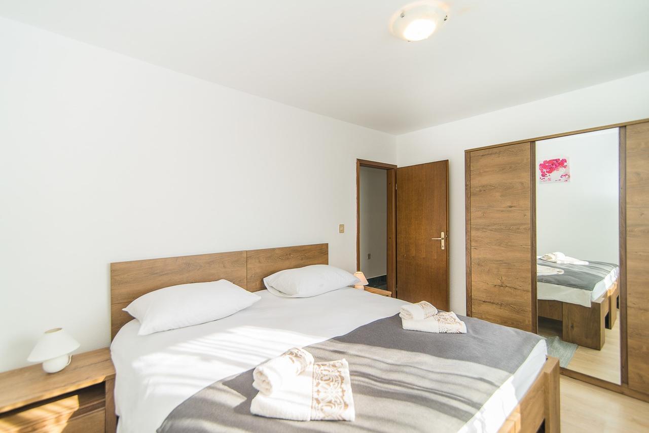Apartments Dino Porec Exterior photo