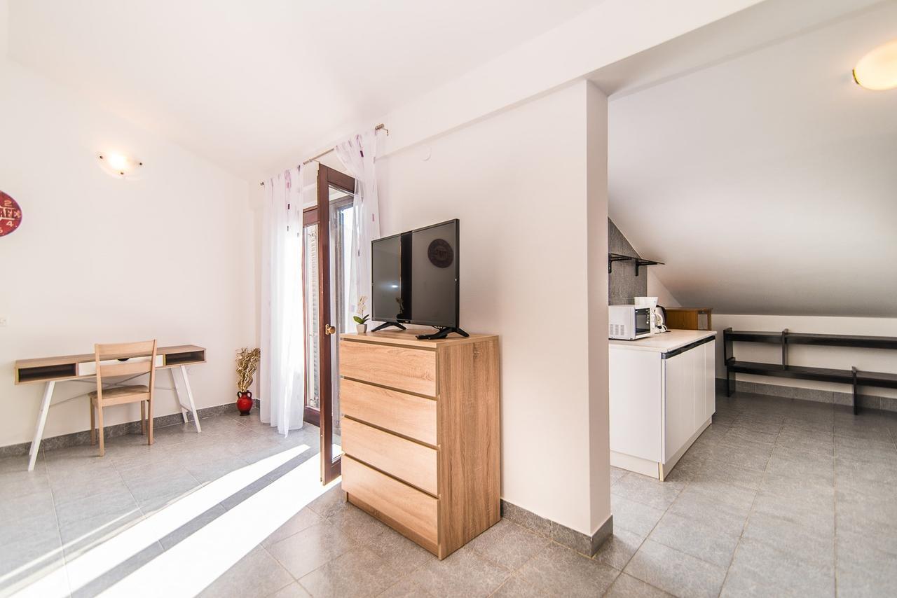 Apartments Dino Porec Exterior photo