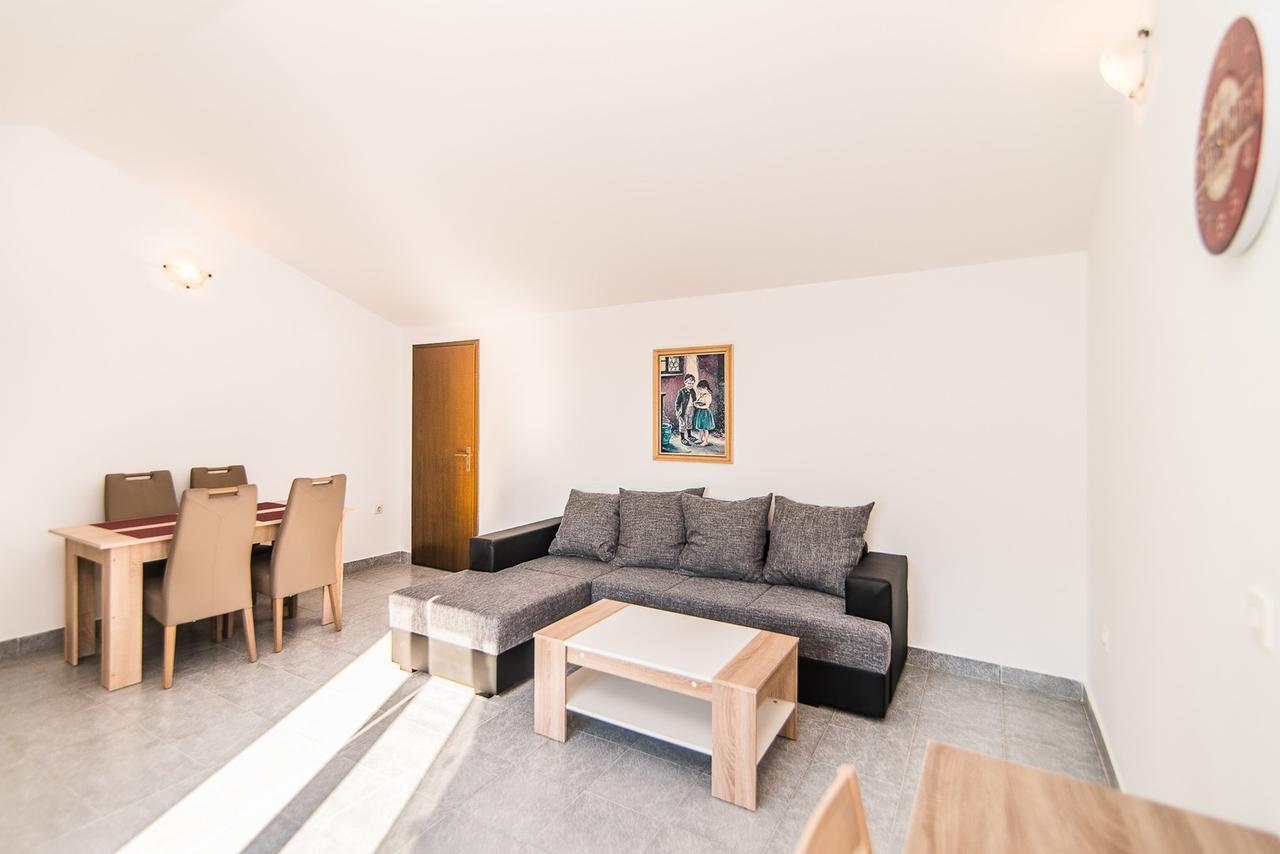 Apartments Dino Porec Exterior photo