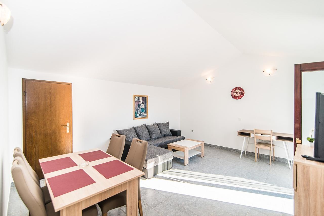 Apartments Dino Porec Exterior photo