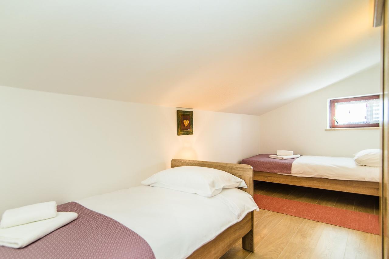 Apartments Dino Porec Exterior photo
